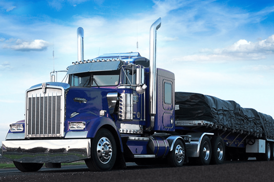 Everything You Need To Know About Flatbed Insurance 